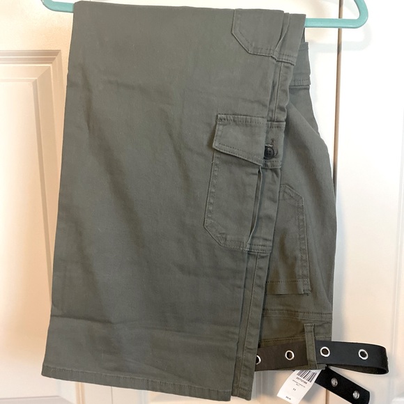 NWT CARGO PANTS - Picture 2 of 4